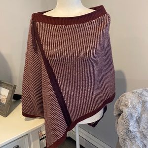 Lululemon Woman’s sweater poncho
